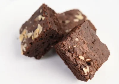 Trozos de brownie de chocolate receta tradicional en soy50plus