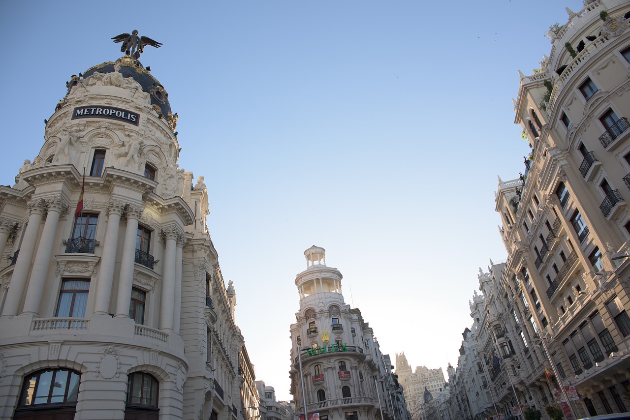 great-way-2852933_1280 (1) Personas en edad de trabajar en España. España ha perdido un millón de personas en edad de trabajar en cinco años. Si se mantiene la tendencia, en 2050 sólo será 52% de la población. En soy50plus blog de noticias y ocio para mayores de 50 años.