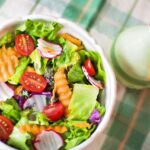 Por qué es recomendable comer vegetales crudos