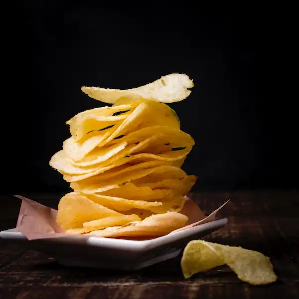 Patatas fritas en aceite de oliva snack. snacks saludables en soy50plus blog de ocio y noticias para mayores de 50 años.
