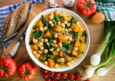 Ingredientes garbanzos con calabaza y espinacas receta en soy50plus blog de ocio y noticias para mayores de 50 años.